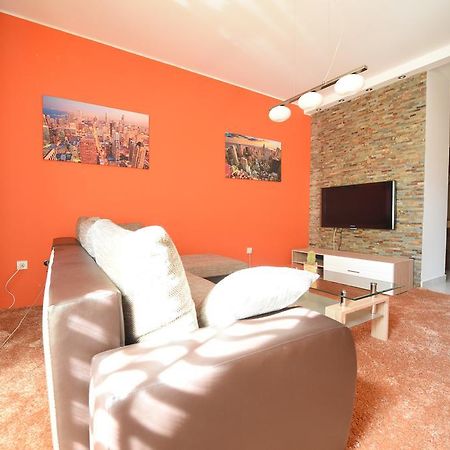 Orange Apartment Novi Sad Chambre photo