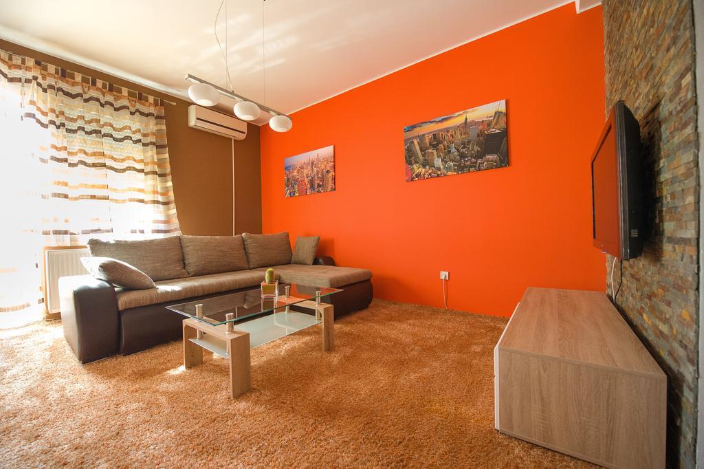 Orange Apartment Novi Sad Chambre photo