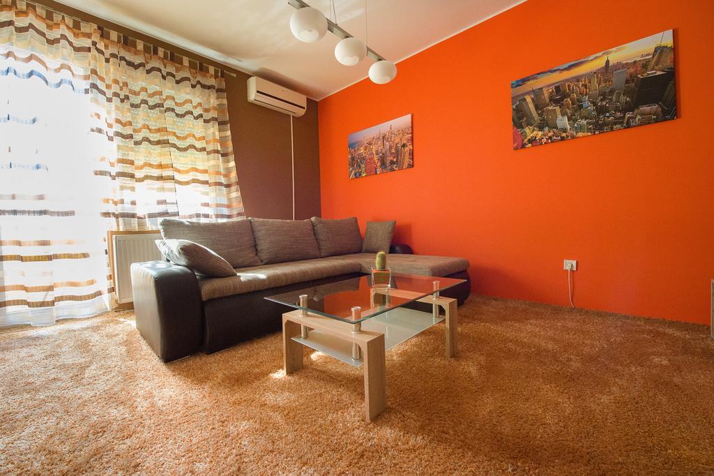 Orange Apartment Novi Sad Chambre photo